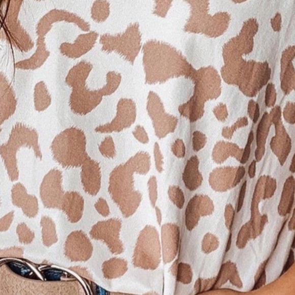 Woman’s Flattering  Animal Print Brown & White Long Sleeve V Neck Blouse - Picture 2 of 7